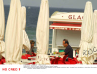 EXCLU -HOSSEGOR:Francois Hollande and girlfriend Valerie Trierweiler