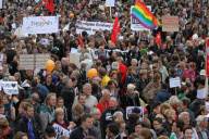 Gegen den Papstbesuch: Papstgegner demonstrieren in Berlin