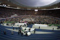 Papstbesuch: Papst Benedikt XVI hält eine Eucharistiefeier im Berliner Olympiastadion