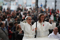 Gegen den Papstbesuch: Papstgegner demonstrieren auf dem Potsdamer Platz in Berlin