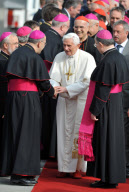 Papstbesuch: Papst Benedikt XVI bei seiner Ankunft auf dem Flughafen Erfurt