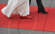 Papstbesuch: Papst Benedikt XVI bei seiner Ankunft auf dem Flughafen Erfurt