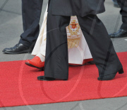 Papstbesuch: Papst Benedikt XVI bei seiner Ankunft auf dem Flughafen Erfurt