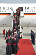 Papstbesuch: Der Papst bei seiner Ankunft auf dem Flughafen Erfurt