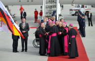 Papstbesuch: Der Papst bei seiner Ankunft auf dem Flughafen Erfurt