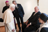 Benedikt XVI gibt Bundeskanzler Altkanzler Helmut Kohl eine Privataudienz