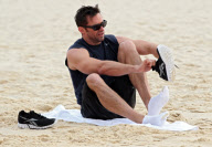 Hugh Jackman am Strand