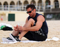 Hugh Jackman am Strand