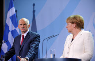 GERMANY-BERLIN-MERKEL-PAPANDREOU-MEETING