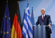 GERMANY-BERLIN-MERKEL-PAPANDREOU-MEETING