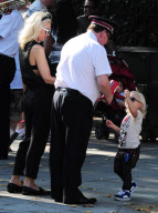 EXC GWEN STEFANI AND ZUMA IN PRIMROSE HILL
