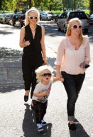 EXC GWEN STEFANI AND ZUMA IN PRIMROSE HILL
