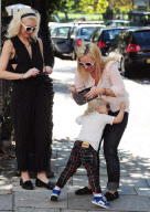 EXC GWEN STEFANI AND ZUMA IN PRIMROSE HILL