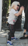 EXC GWEN STEFANI AND ZUMA IN PRIMROSE HILL