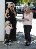 EXC GWEN STEFANI AND ZUMA IN PRIMROSE HILL