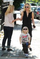 EXC GWEN STEFANI AND ZUMA IN PRIMROSE HILL