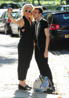 EXC GWEN STEFANI AND ZUMA IN PRIMROSE HILL
