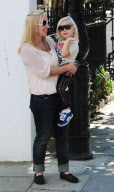 EXC GWEN STEFANI AND ZUMA IN PRIMROSE HILL
