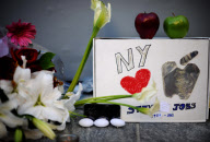 US-NEW YORK-APPLE-STEVE JOBS-CONDOLENCE
