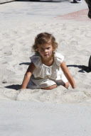 Jessica Alba takes the Girls to Coldwater Park