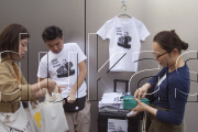 Macabre Steve Jobs shirt sold in Japan