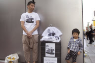 Macabre Steve Jobs shirt sold in Japan