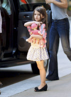 Tom Cruise, Katie Holmes, and Suri Cruise Walk Amongst The Zombies