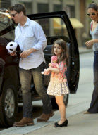 Tom Cruise, Katie Holmes, and Suri Cruise Walk Amongst The Zombies
