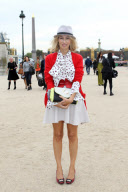 ARRIVEES DES PEOPLE AU DEFILE "CHLOE" - COLLECTION PRET A PORTER