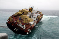 Astrolabe-Riff-Havarie: Der Containerfrachter Rena vor Tauranga droht auseinanderzubrechen