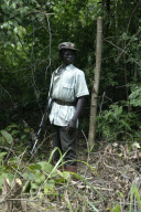LES ENFANTS SOLDATS DU LRA, LE MOUVEMENT REBELLE ET CRUEL DE JOSEPH KONY EN OUGANDA, DANS LEUR CAMPEMENT A LA FRONTIERE SOUDANO CONGOLAISE