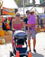 Jessica Alba and her Family Spend the Day at Shawn's Pumpkin Patch