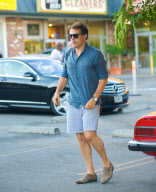 Rufus Sewell Stops by the Oaks Gourmet