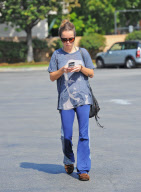 Taryn Manning Texs while Flipping the Bird 