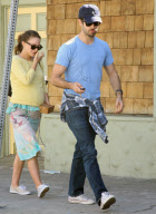 Oscar Winner Natalie Portman And Baby Daddy Benjamin Millepied Go For Breakfast