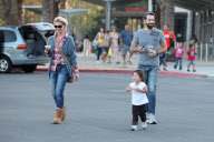 Katherine Heigl and Josh Kelley take Naleigh to the LA Zoo!