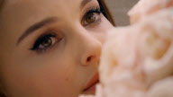 La actriz Natalie Portman en el anuncio del perfume Miss Dior Cherie.