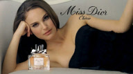 La actriz Natalie Portman en el anuncio del perfume Miss Dior Cherie.
