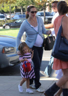 Jennifer Garner and her girls Pt 2