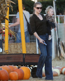 Amy Adams and Daughter Aviana Shops for Pumpkins