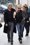 Sting et sa femme Trudie Styler se prom¿nent Place Vend¿me. Prioli. SPE.