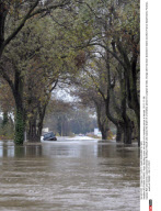 SOUTHERN FRANCE: Major flooding causes the death of a homeless person in Herault. 2011-11-06
