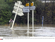 SOUTHERN FRANCE: Major flooding causes the death of a homeless person in Herault. 2011-11-06