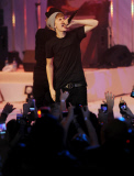 Justin Bieber Turns On Westfield Christmas Lights