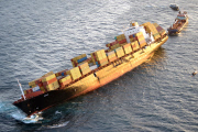 Bergungsarbeiten am Containerfrachter Rena auf dem Astrolabe-Riff vor Tauranga