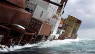 Bergungsarbeiten am Containerfrachter Rena auf dem Astrolabe-Riff vor Tauranga