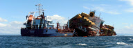 Bergungsarbeiten am Containerfrachter Rena auf dem Astrolabe-Riff vor Tauranga