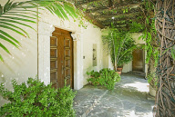 A look inside Marc AnthonyÕs West Hollywood Italian Villa.
