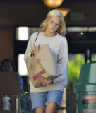 Isabel Lucas Shops At Gelsons