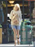 Isabel Lucas Shops At Gelsons